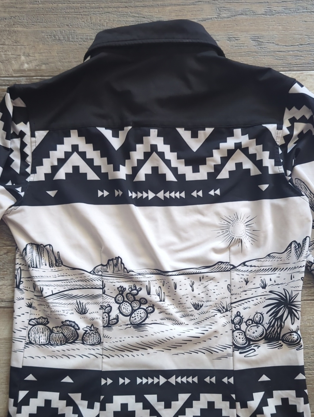 RANCH DRESS'N Fallon Taylor Black & White Southwest Desertscape Rodeo shirt sz S - Picture 8 of 14